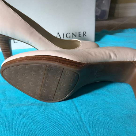 Etienne Aigner Women's Pumps - Picture 3 of 4